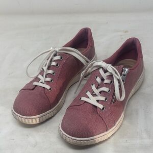 Women's Pink Casual Sneakers Clark’s size 5.5